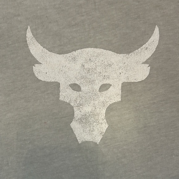 BNWT Under Armour loose fitting women’s The Rock t shirt heat gear - Picture 3 of 6